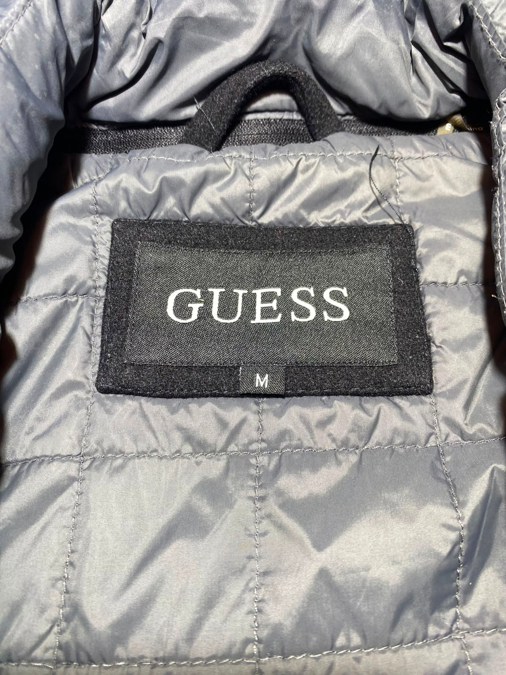 Guess Military Coat - Etiqueta interior GUESS talla M en chaleco acolchado gris