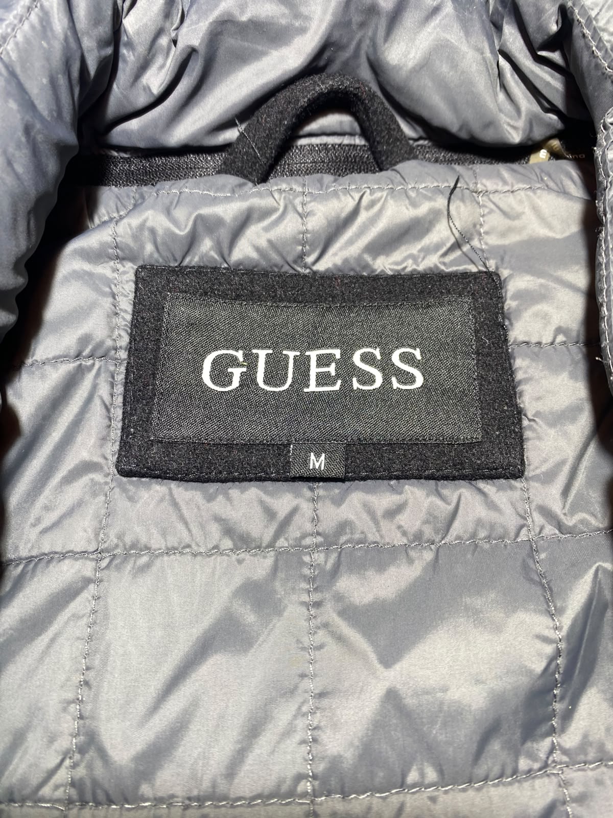 Guess Military Coat - Etiqueta interior GUESS talla M en chaleco acolchado gris