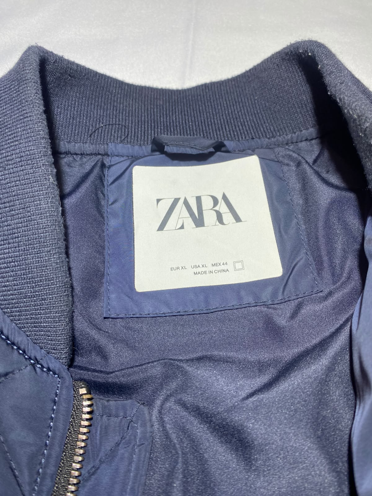Zara Quilted Bomber Jacket - Etiqueta interior EUR XL Made in China