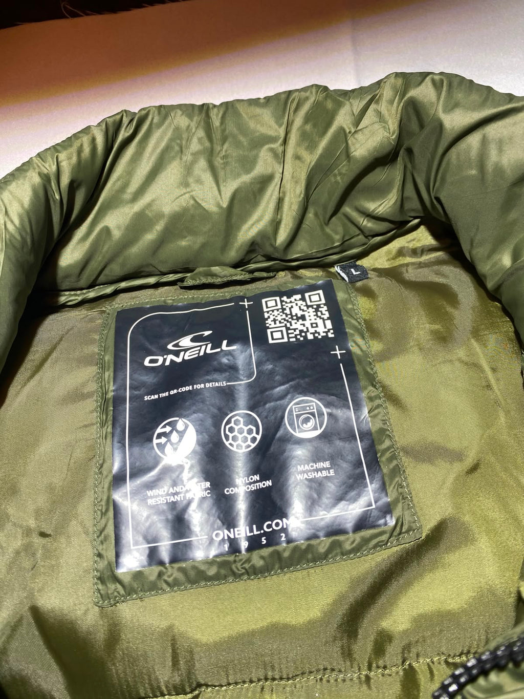 O'Neill Puffer Jacket - Etiqueta interior talla L con tecnología wind & water resistant