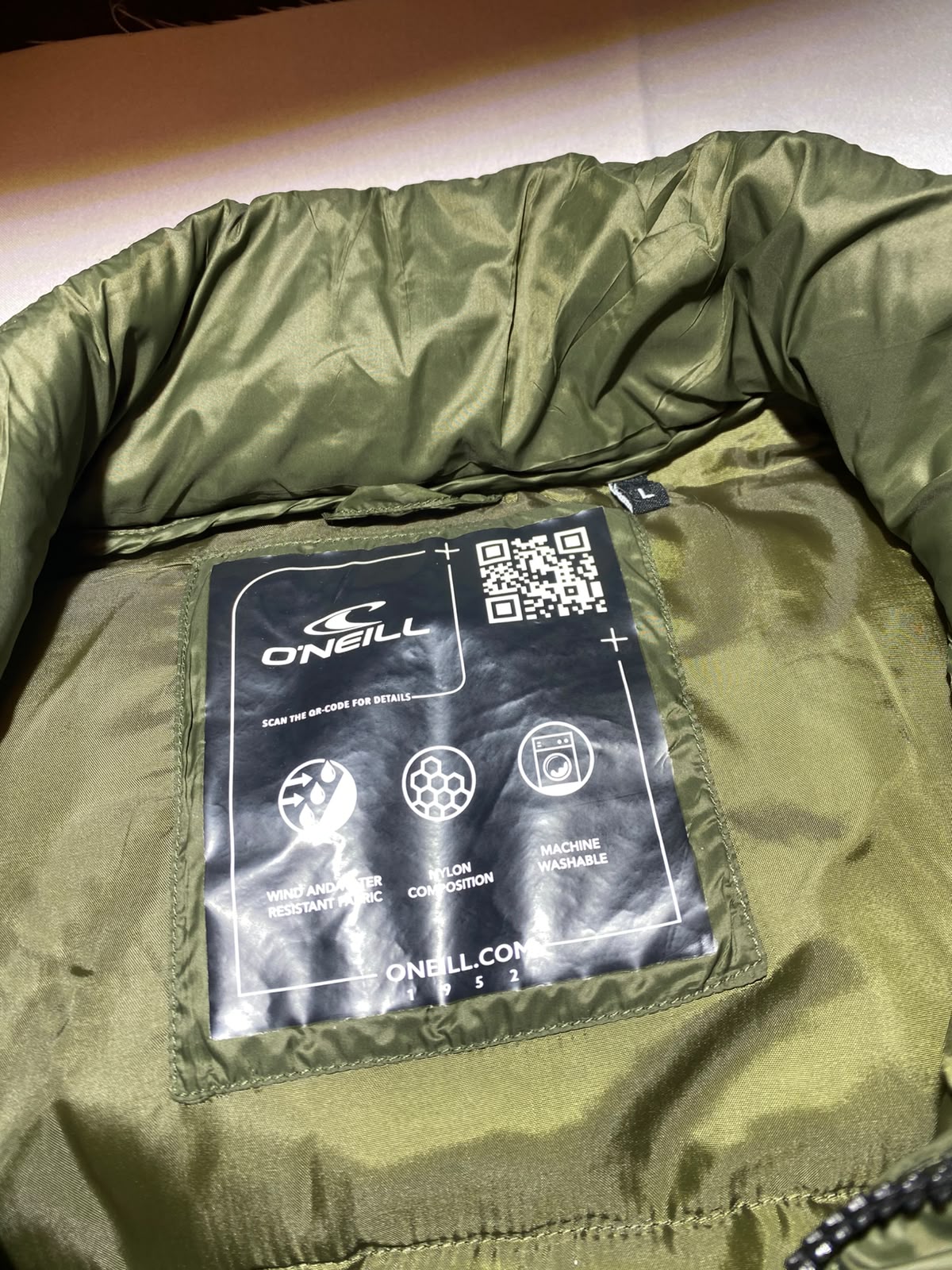 O'Neill Puffer Jacket - Etiqueta interior talla L con tecnología wind & water resistant