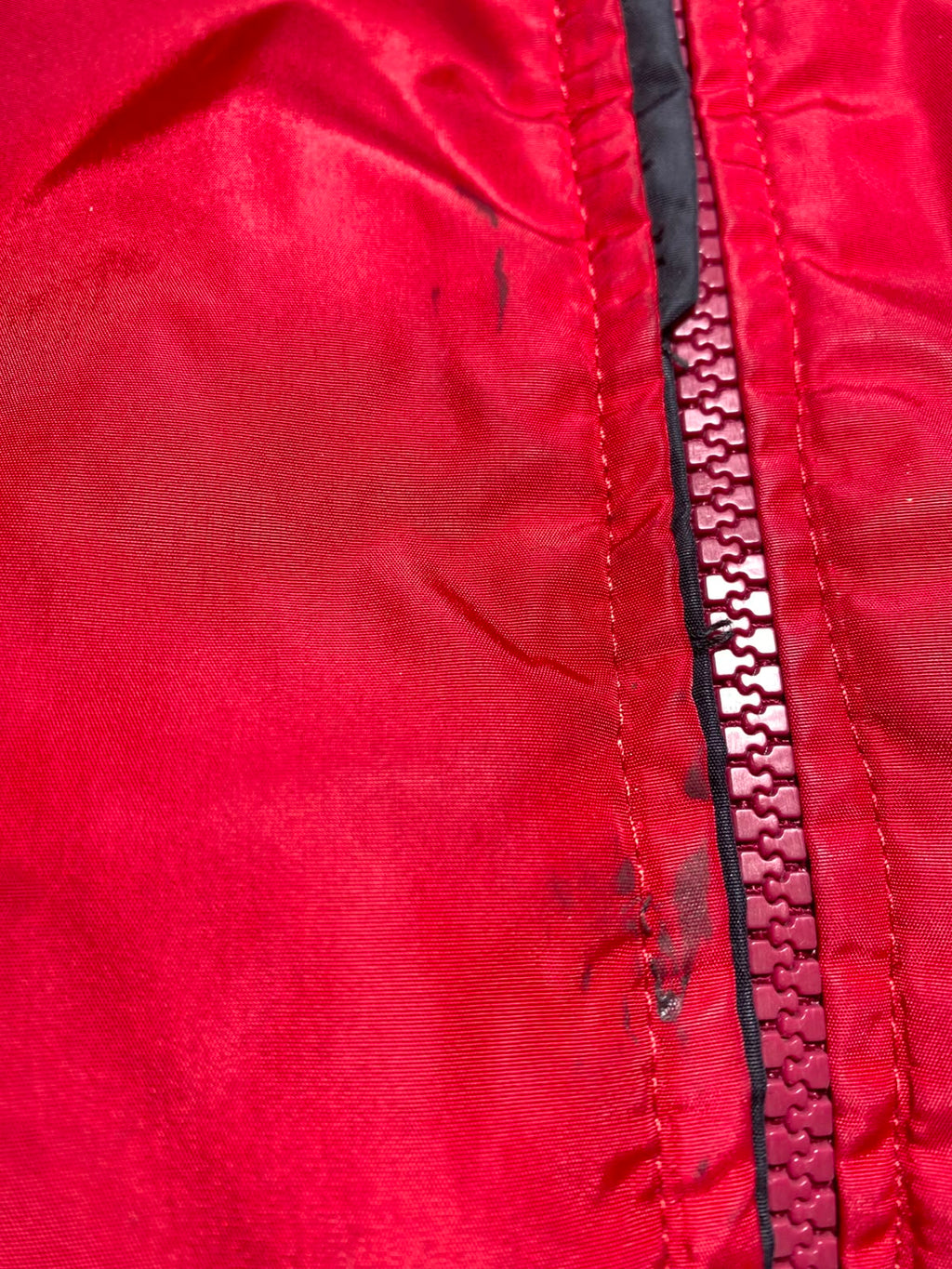 Adidas Red Black Jacket - Detalle interior rojo
