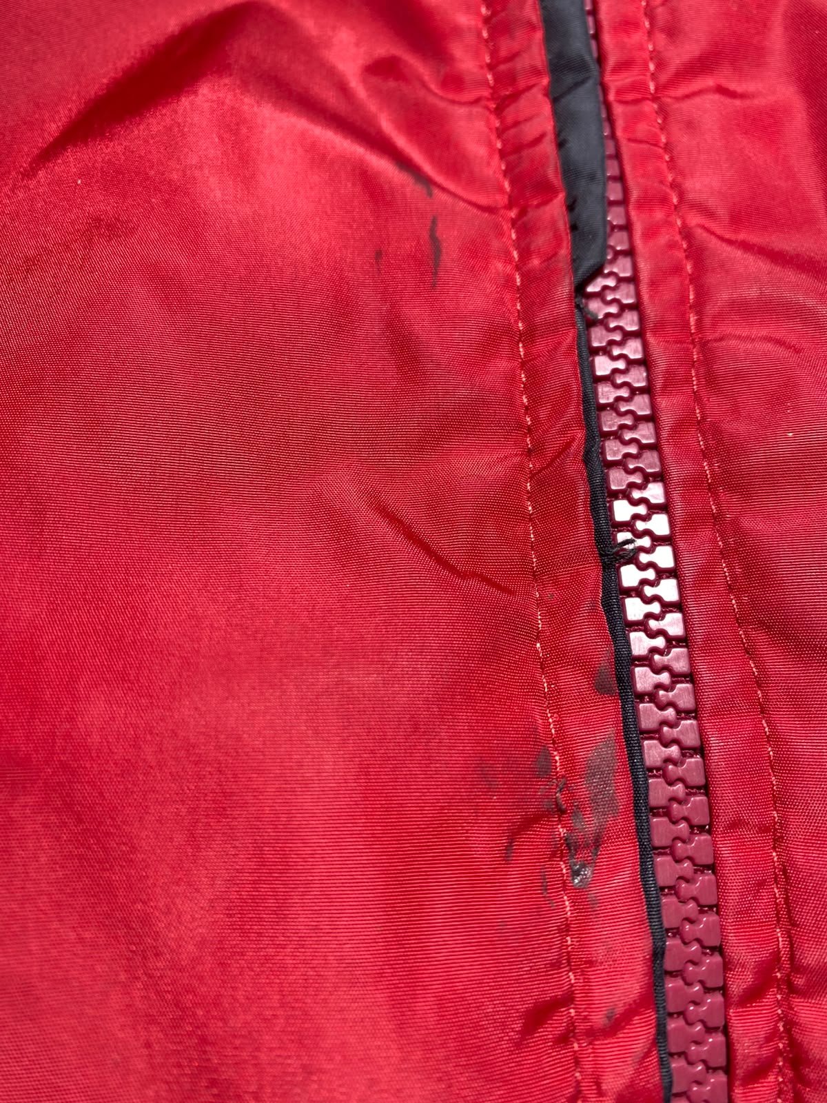 Adidas Red Black Jacket - Detalle interior rojo
