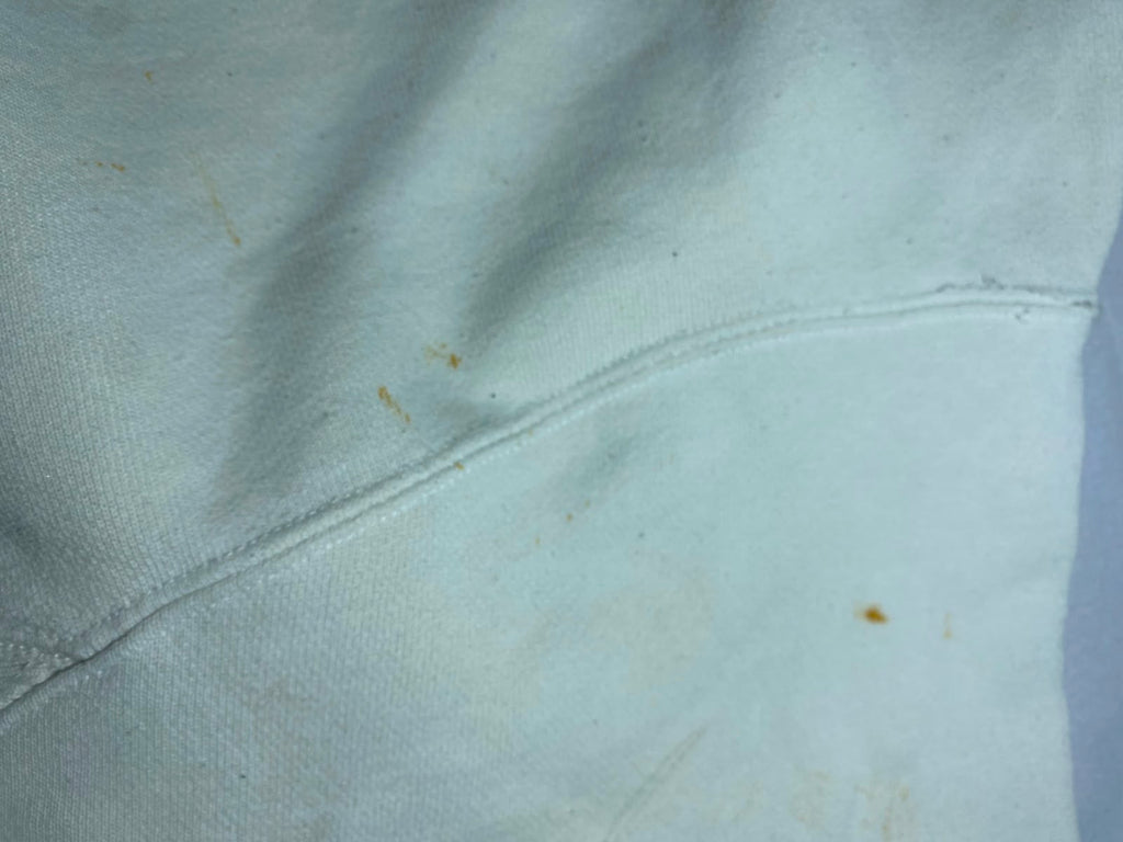 Champion White Hoodie - detalle manchas