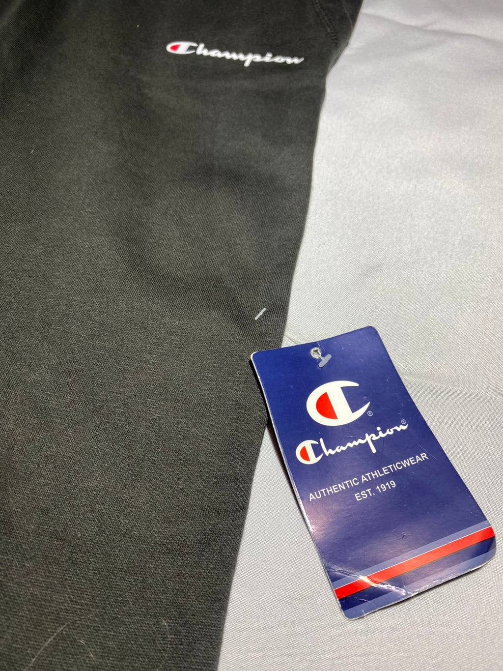 Champion Olive Green Jogger - etiqueta Authentic Athleticwear