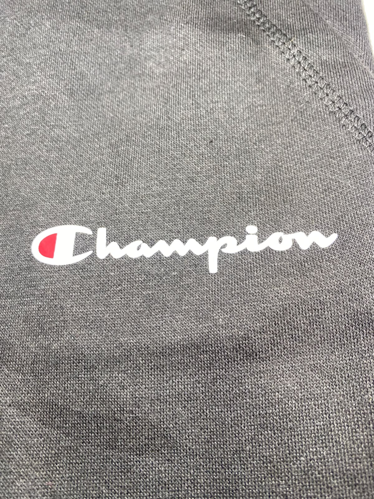 Champion Olive Green Jogger - logo script bordado pierna