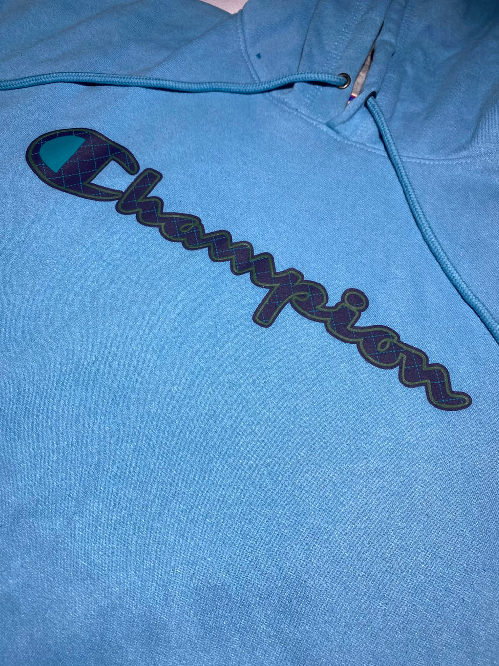 Champion Light Blue Hoodie - logo script bordado pecho