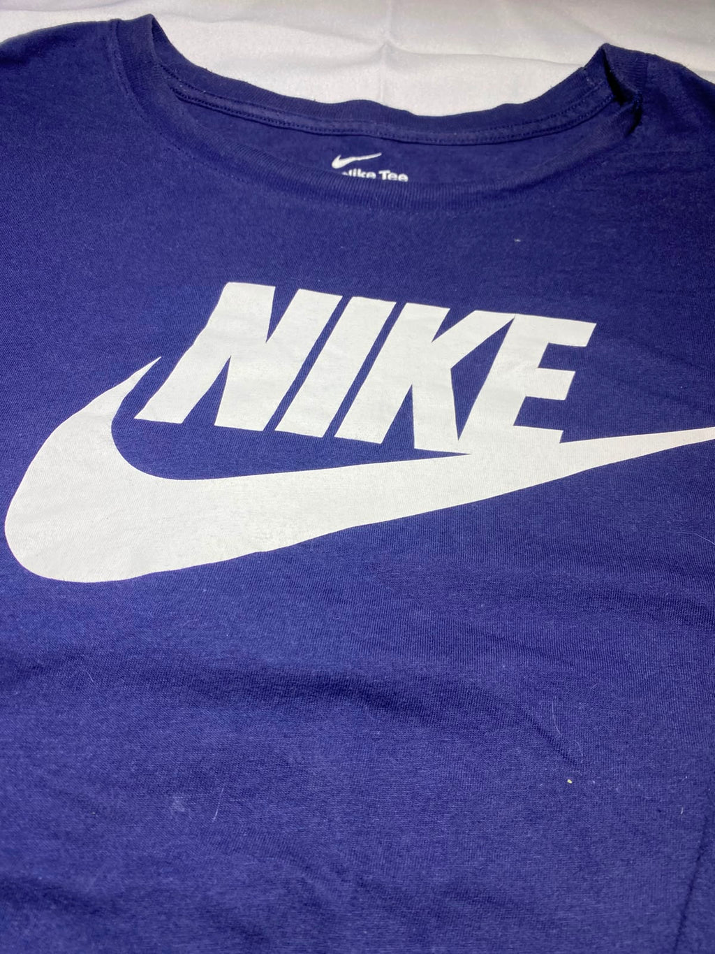 The Nike Tee Blue - Detalle logo Nike pecho
