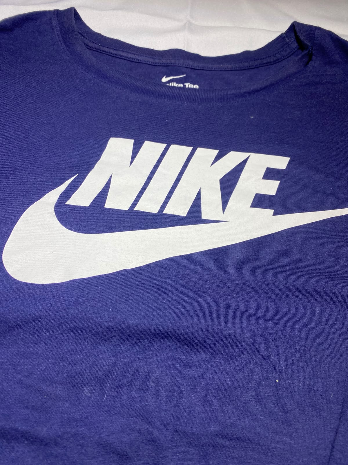 The Nike Tee Blue - Detalle logo Nike pecho