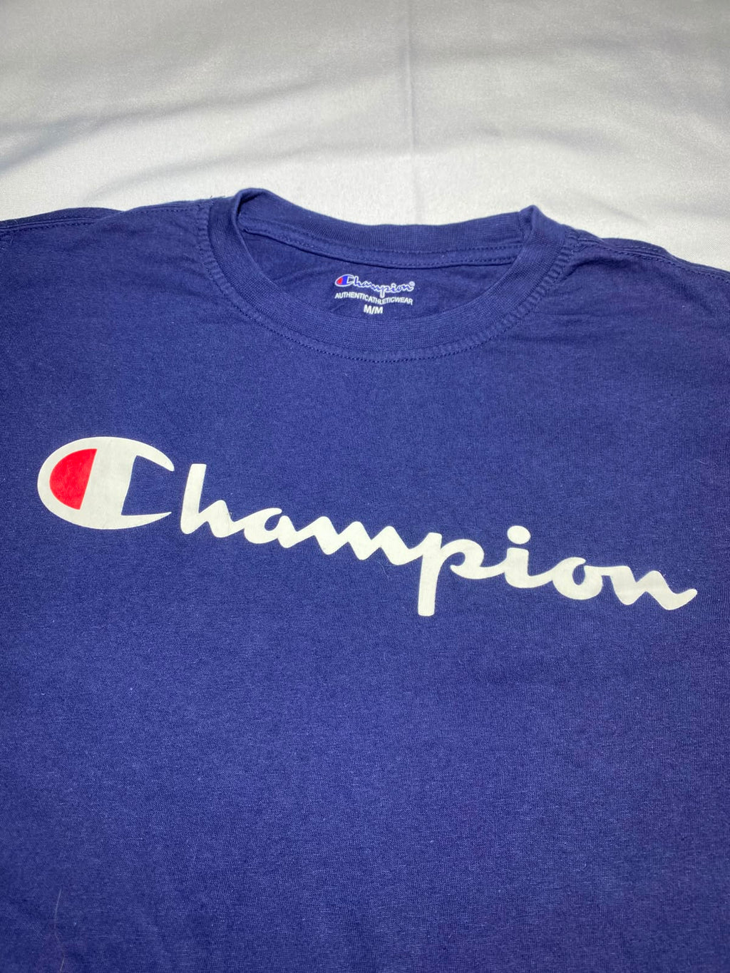Champion Blue Tee - logo bordado manga