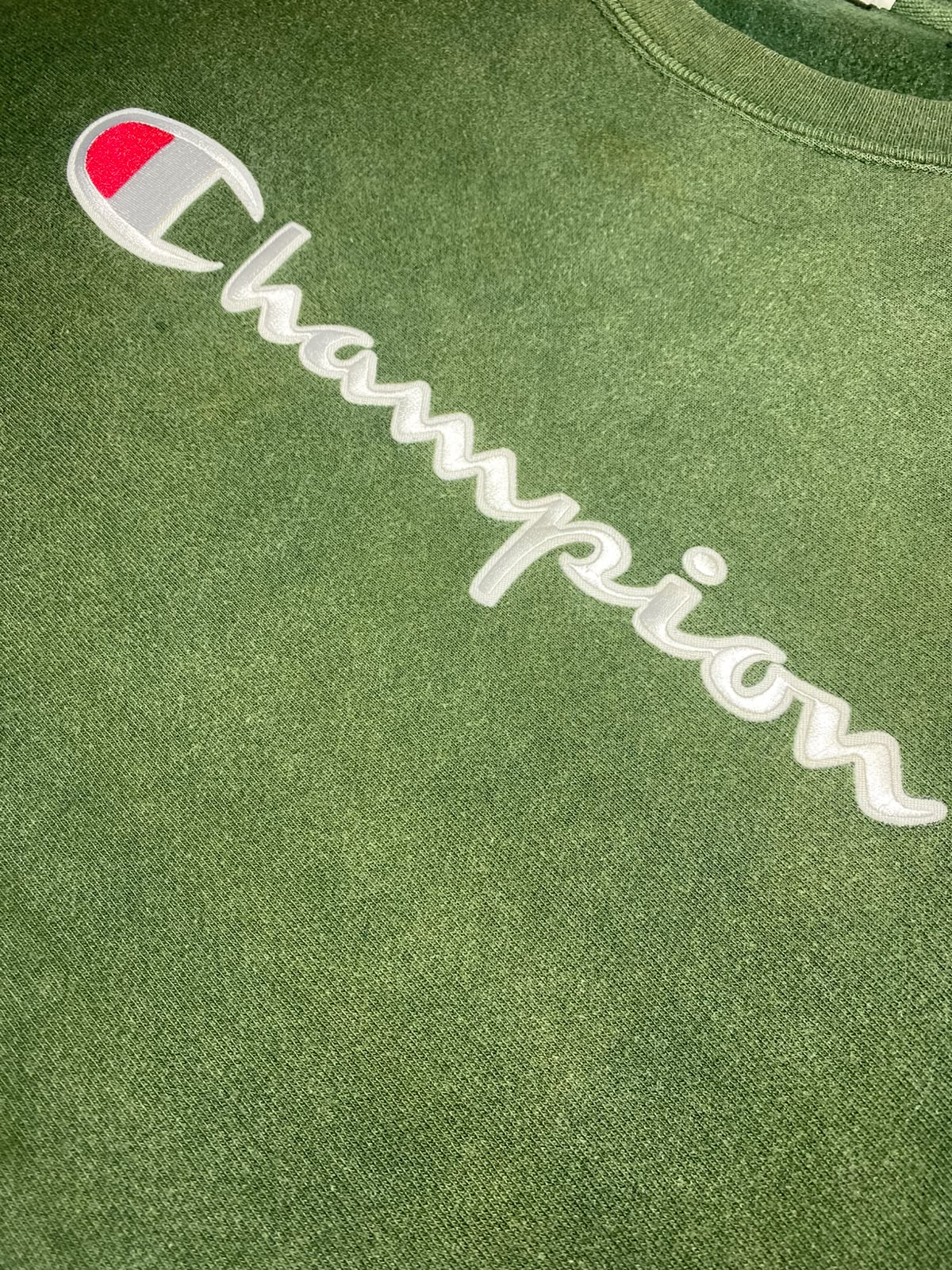 Champion Green Crewneck - logo script pecho