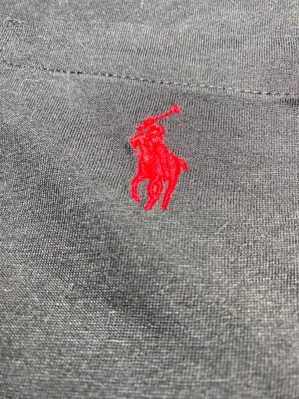 Polo Ralph Lauren Pocket Tee - Detalle logo Pony rojo bordado