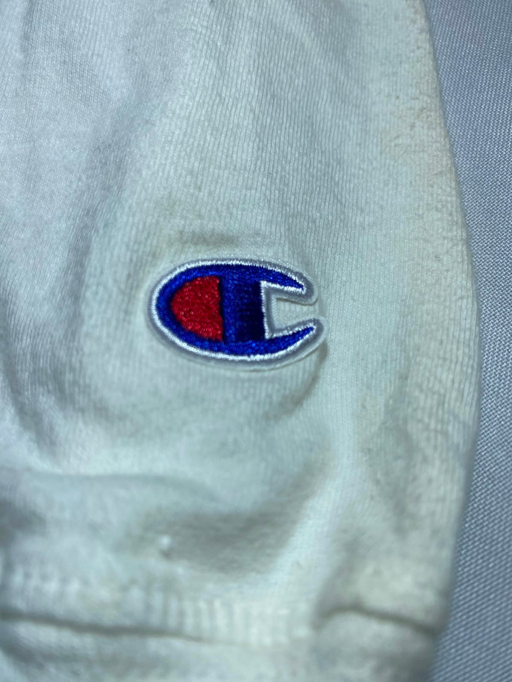 Champion White Long Sleeve Tee - logo C bordado manga
